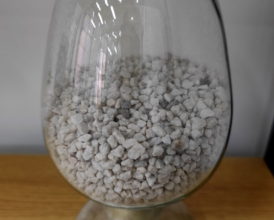 Industrial Production of High-Quality Quartz Sand: A Comprehensive Guide to Crushing, Grinding, and Grading Processes